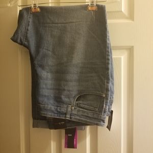 Women's Curvy Fit Boyfriend Mid Rise Jeans